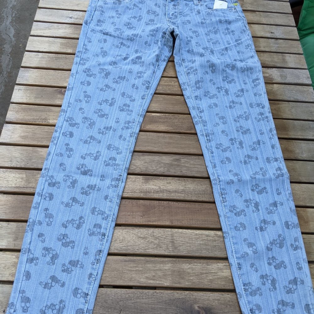 TwentyOne Black Sz 5/6 R Low rise Skinny Jeans Skull Print By rue21